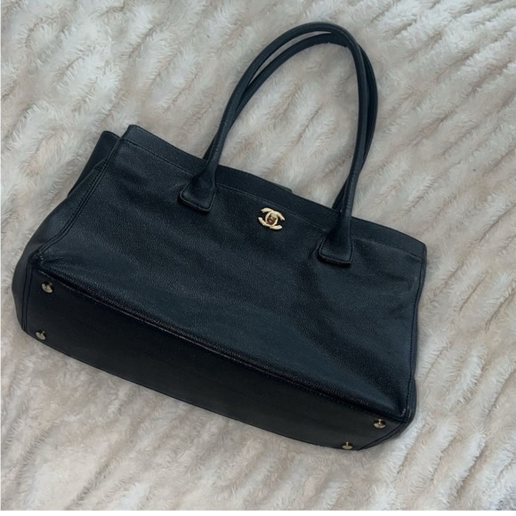 Chanel vintage black leather bag with shoulder strap - Picture 2 of 7